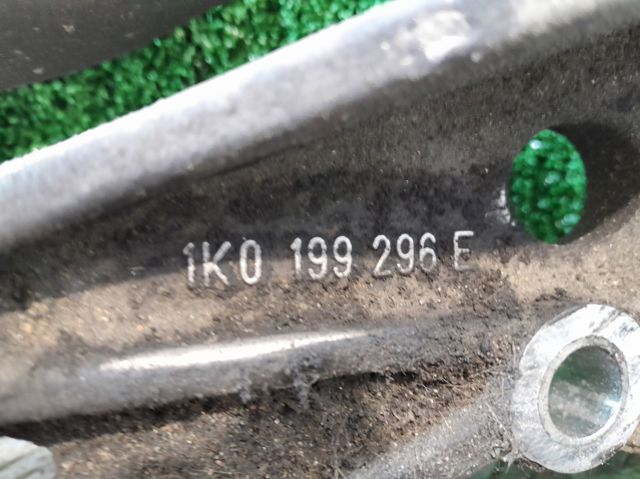 1K0199296 Brazo inferior derecho de la suspensión delantera  comprar en Zaragoza