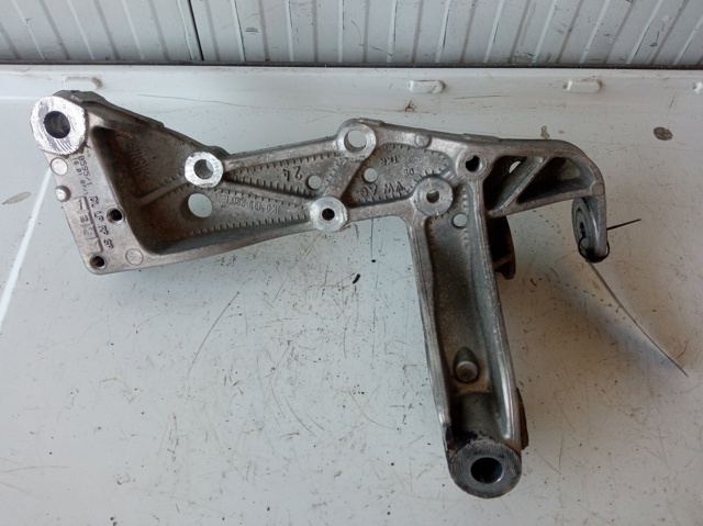 1K0199296E Soporte de viga delantera  disponible Utrera