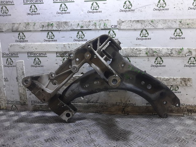 1K0199296F Soporte de viga delantera  en stock Granada