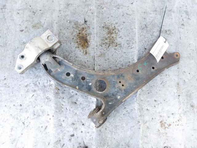 1K0407151AA Brazo inferior izquierdo de la suspensión delantera  disponible Málaga