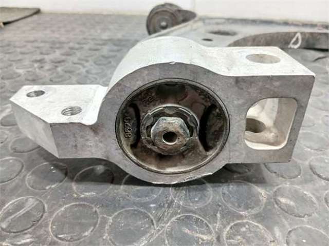 1K0407151AA Brazo inferior izquierdo de la suspensión delantera comprar Girona
