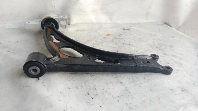 1K0407151BD Brazo inferior izquierdo de la suspensión delantera  disponible Málaga