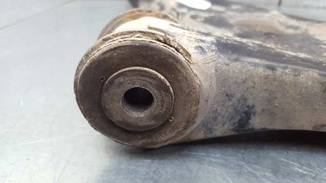 1K0407151BL Brazo inferior izquierdo de la suspensión delantera  en stock Castellón