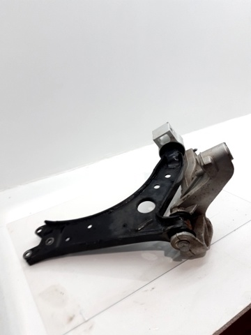 1K0407152AA Brazo inferior derecho de la suspensión delantera  en stock Castellón