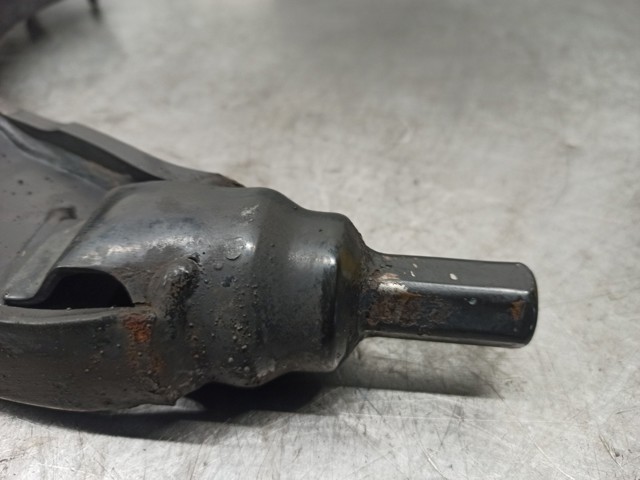 1K0407152AB Brazo inferior derecho de la suspensión delantera comprar Almería