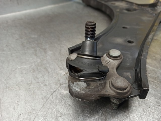 1K0407152AB Brazo inferior derecho de la suspensión delantera  en stock Sabadell