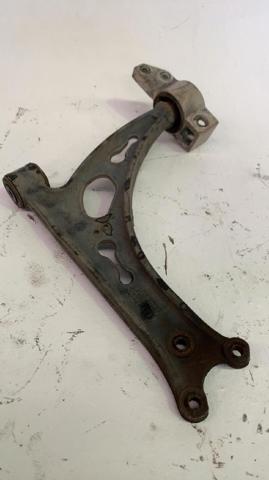 VAG 1K0407152AC Brazo inferior derecho de la suspensión delantera  en stock Valencia