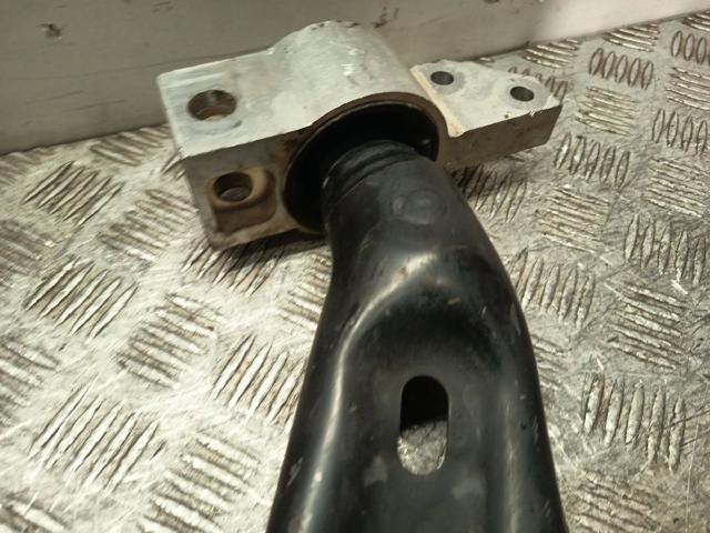 1K0407152AC Brazo inferior derecho de la suspensión delantera  disponible Burgos