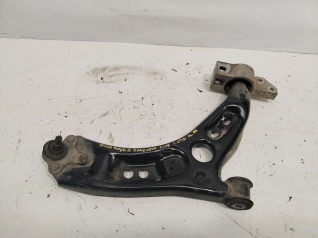 1K0407152BC VAG Brazo inferior derecho de la suspensión delantera  en stock Gandía