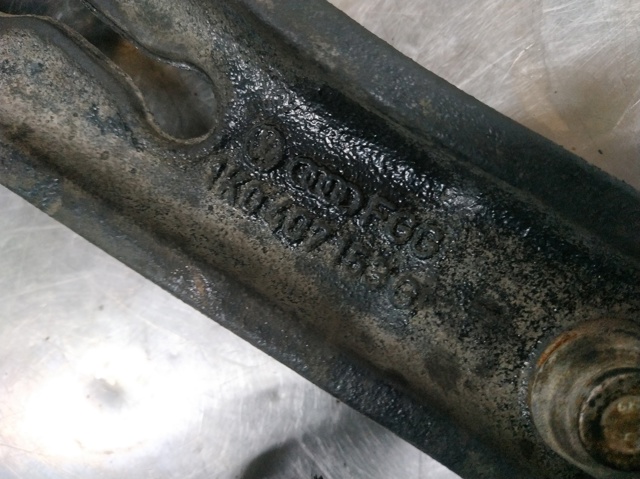 1K0407153G VAG Brazo inferior izquierdo de la suspensión delantera comprar Bilbao