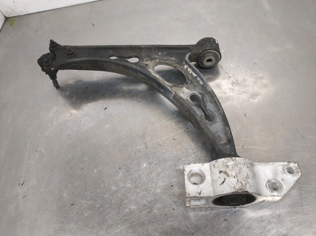 1K0407153G VAG Brazo inferior izquierdo de la suspensión delantera  disponible Vigo