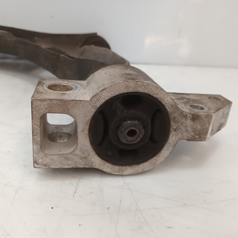 1K0407166C Brazo inferior derecho de la suspensión delantera comprar Almería
