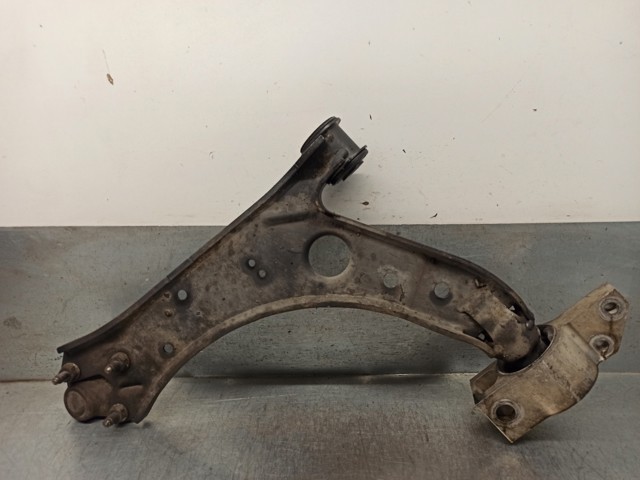 1K0407189E Brazo inferior izquierdo de la suspensión delantera  en stock Sabadell