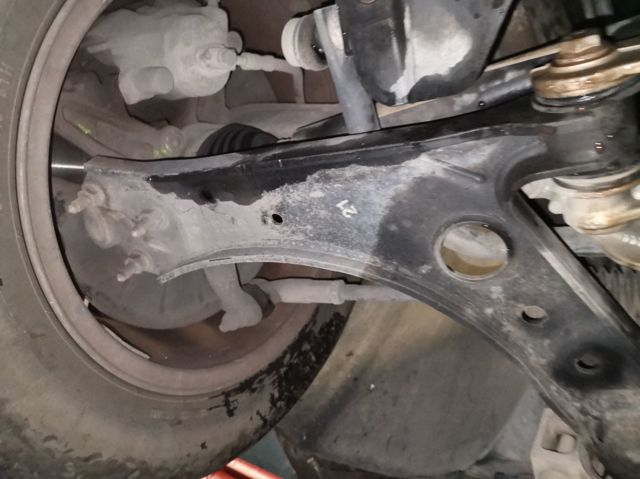 1K0407190E VAG Brazo inferior derecho de la suspensión delantera comprar Alcalá
