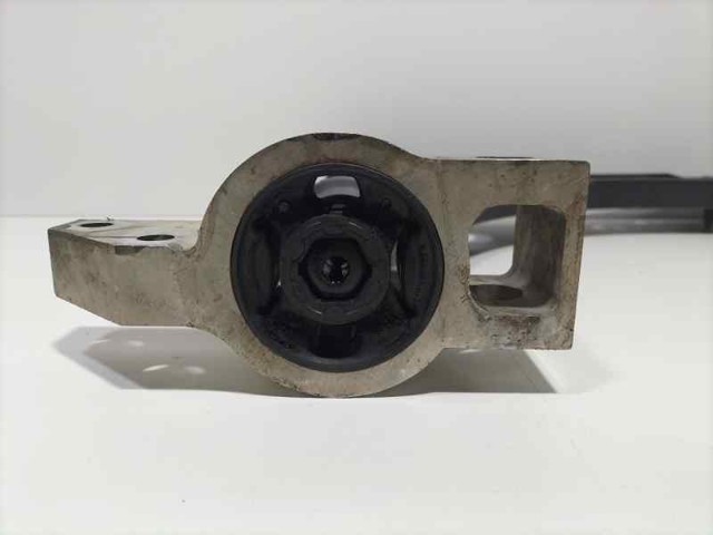 1K0407190E Brazo inferior derecho de la suspensión delantera  disponible Burgos