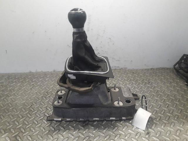 1K0711091A Cubierta de la consola de la palanca de cambios automática  disponible Málaga