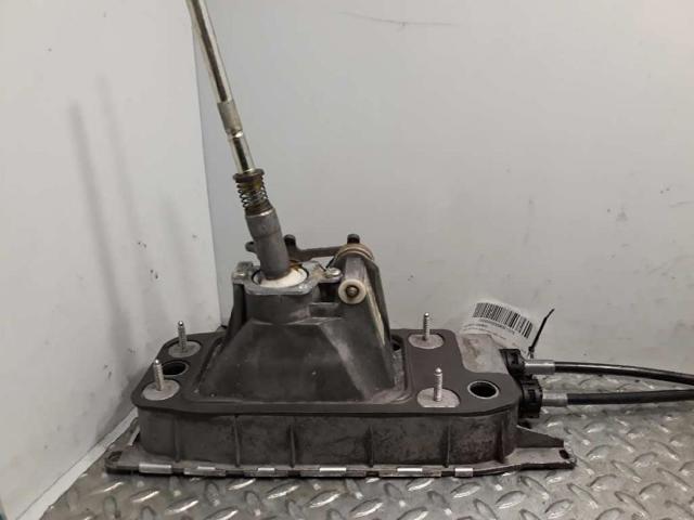 1K0711091A Cubierta de la consola de la palanca de cambios automática  comprar en Pontevedra