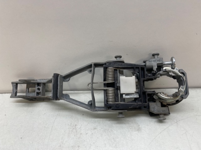 VAG 1K0837886A Soporte de manija exterior de puerta delantera derecha  en stock Salamanca