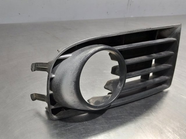 VAG 1K0853666B Tapa de rejilla de faro antiniebla delantero derecho  en stock Terrassa