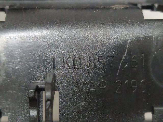 1K0857961 Cenicero de la consola central  disponible Málaga