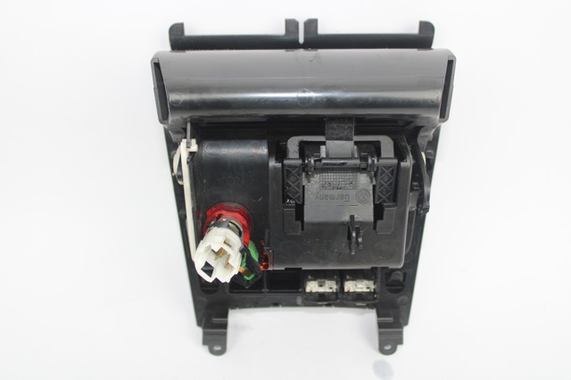 VAG 1K0857961 Cenicero de la consola central  en stock Terrassa