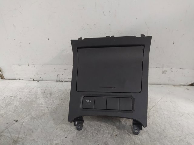 1K0857961 VAG Cenicero de la consola central  comprar en Jaén