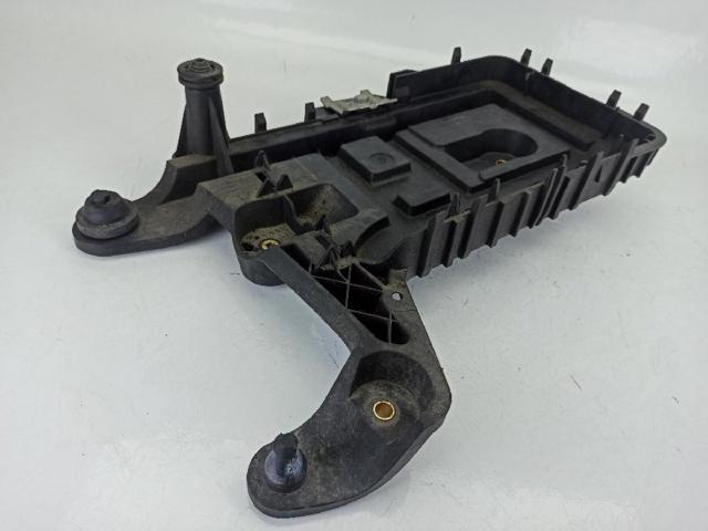 VAG 1K0915333 Montaje De Bateria (Soporte)  en stock Salamanca