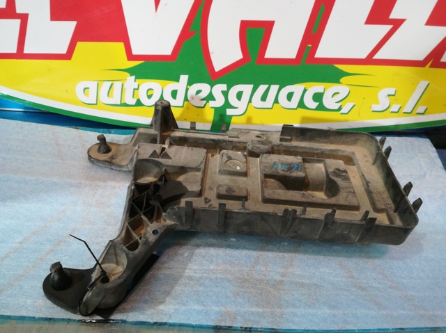 Montaje De Bateria (Soporte) Volkswagen Caddy 3 2KB, 2KJ, 2CB, 2CJ