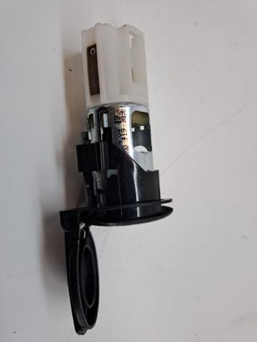 Base Encendedor De Cigarrillo Volkswagen Vento 1H2