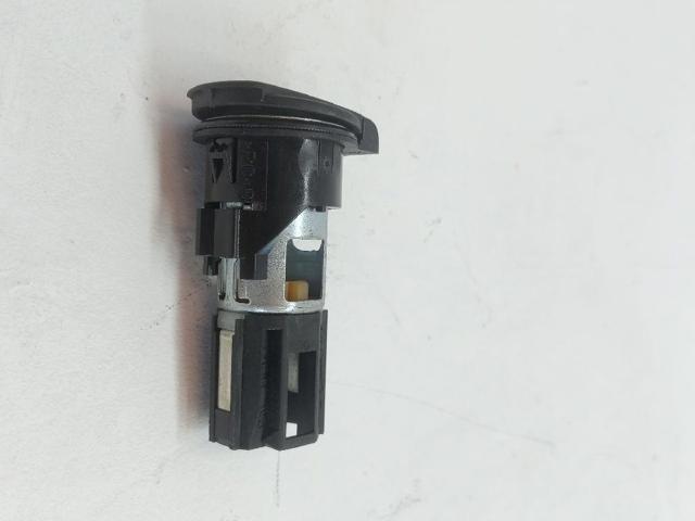 Base Encendedor De Cigarrillo Volkswagen Vento 1H2