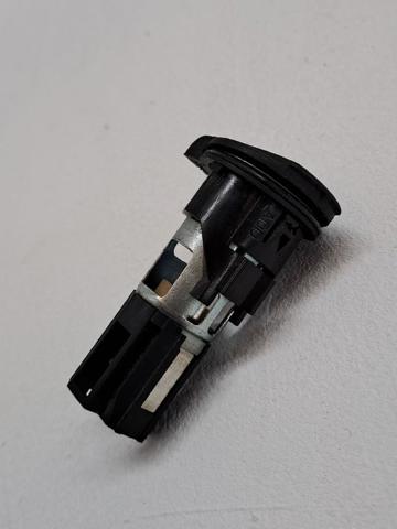 Base Encendedor De Cigarrillo Volkswagen Vento 1H2