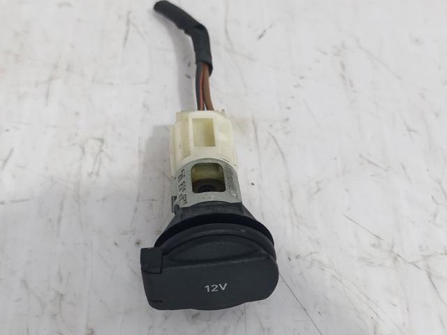 Base Encendedor De Cigarrillo Volkswagen Vento 1H2