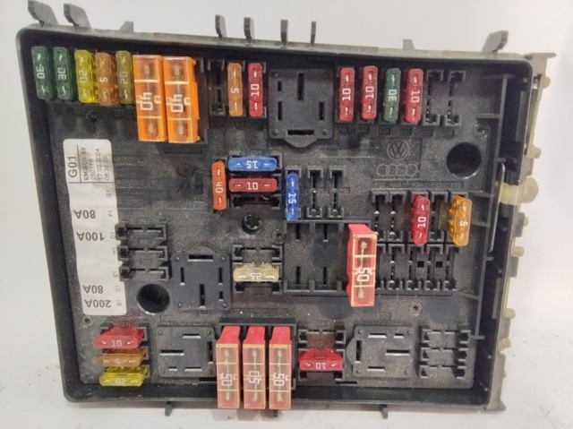 VAG 1K0937124H Caja de fusibles  en stock Terrassa