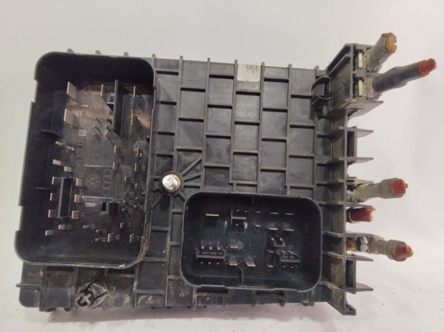 VAG 1K0937124H Caja de fusibles comprar Pamplona