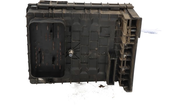 1K0937125 Caja de fusibles  en stock Sabadell