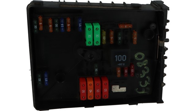 1K0937125 Caja de fusibles  en stock Sabadell