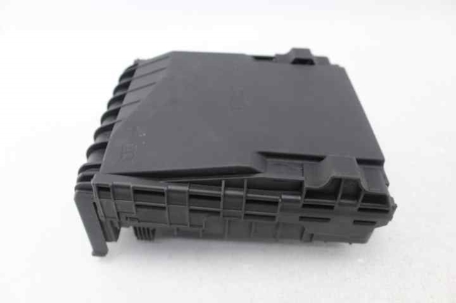 VAG 1K0937125D Caja de fusibles  en stock Terrassa