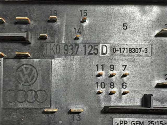 VAG 1K0937125D Caja de fusibles  en stock Terrassa
