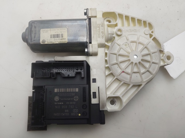 1K0959702P Motor del elevalunas de la puerta delantera derecha  en stock Granada
