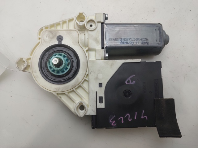 VAG 1K0959702P Motor del elevalunas de la puerta delantera derecha  disponible España