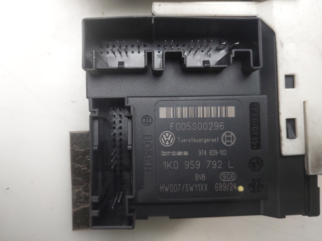1K0959702P Motor del elevalunas de la puerta delantera derecha  comprar en Zaragoza