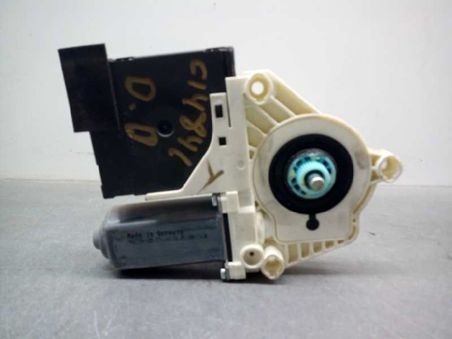 VAG 1K0959702P Motor del elevalunas de la puerta delantera derecha  en stock Terrassa
