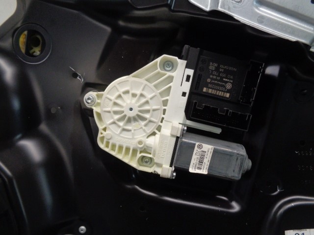 1K0959702P VAG Motor del elevalunas de la puerta delantera derecha  comprar en Oviedo