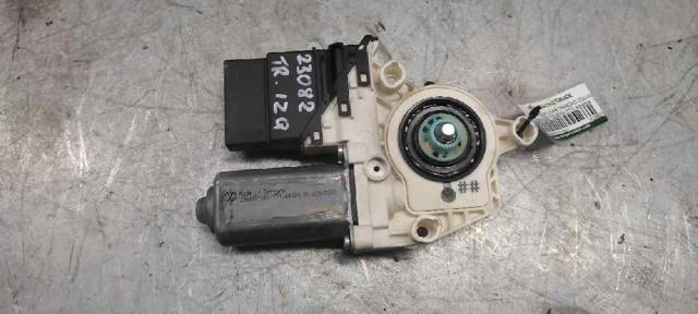 1K0959703B Motor del elevalunas de la puerta trasera derecha  disponible Málaga
