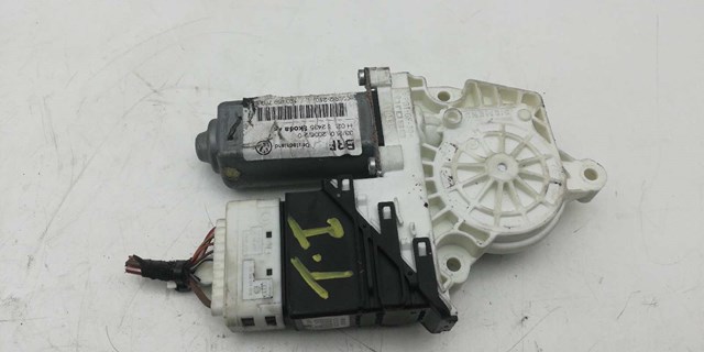 VAG 1K0959703B Motor del elevalunas de la puerta trasera derecha  disponible Lugo