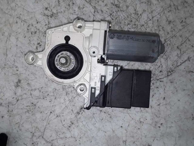 1K0959703B Motor del elevalunas de la puerta trasera derecha  disponible Utrera