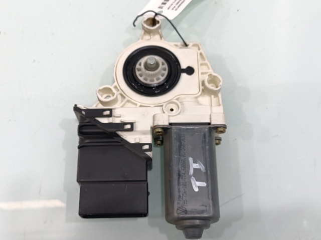 1K0959703C Motor del elevalunas de la puerta trasera izquierda comprar Almería