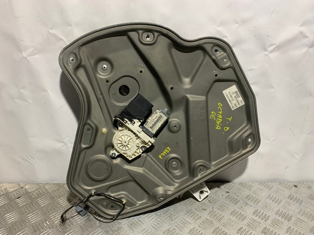 1K0959703E Motor del elevalunas de la puerta trasera izquierda comprar Girona
