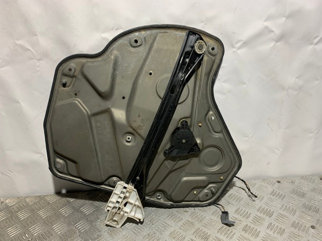 1K0959703E Motor del elevalunas de la puerta trasera izquierda  disponible Burgos