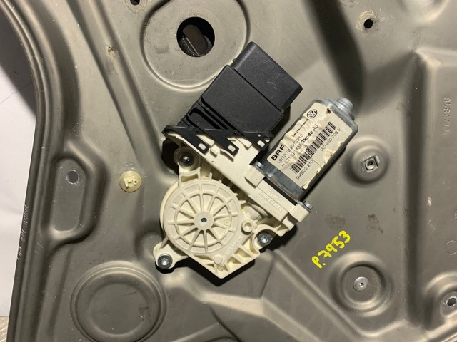 1K0959703E VAG Motor del elevalunas de la puerta trasera izquierda  disponible Vigo